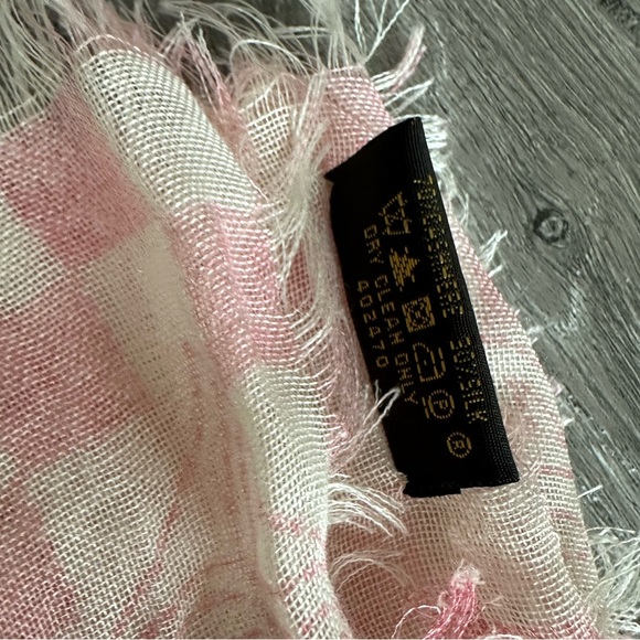 Pink and creme Louis Vuitton Damier Alize stole - Picture 4 of 4